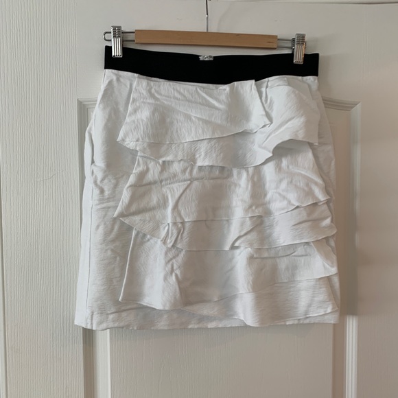 BCBG White Pleated Skirt Size 4 - Picture 2 of 3